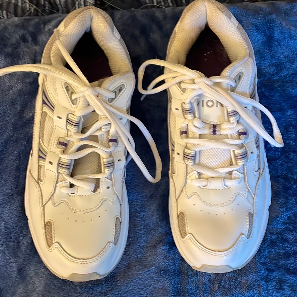 Vionic tennis shoes. Size 8 1/2. White with grey trim.
